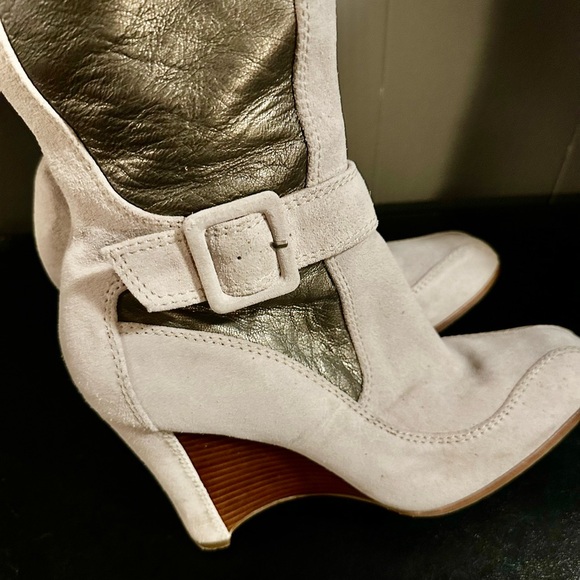 Stylish Women\'s Boots in Black and Cream